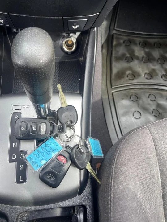 2010 Hyundai Elantra - Image 9 of 17