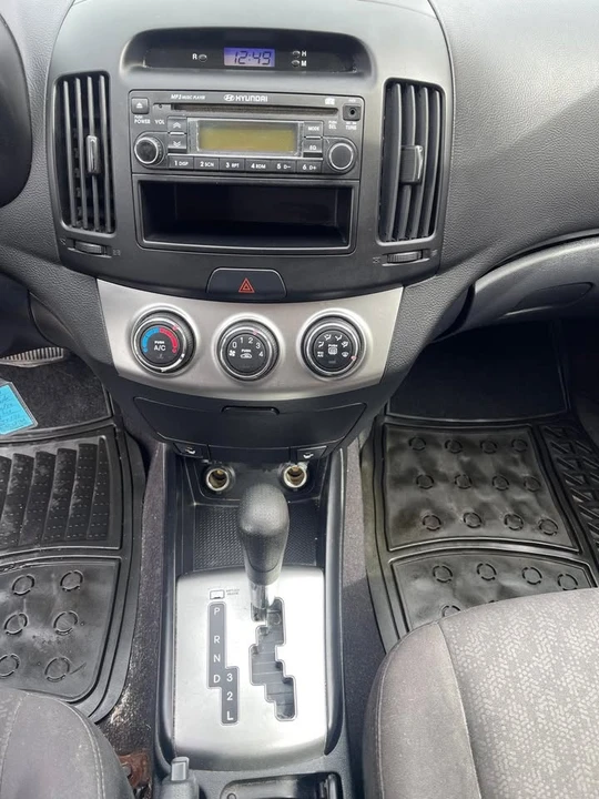 2010 Hyundai Elantra - Image 14 of 17