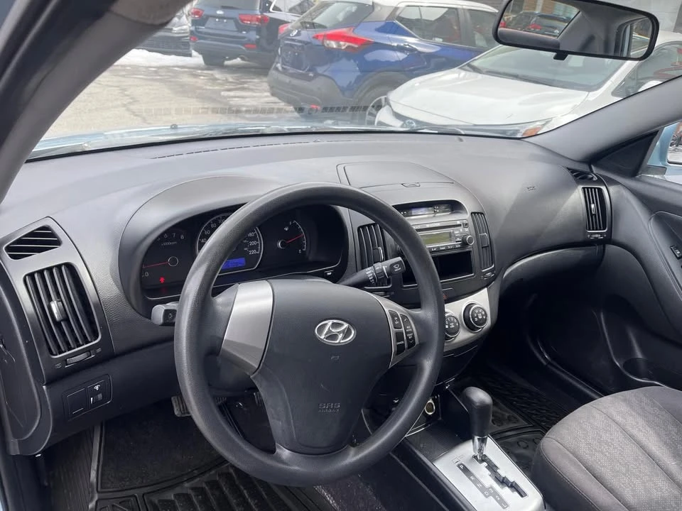 2010 Hyundai Elantra - Image 12 of 17