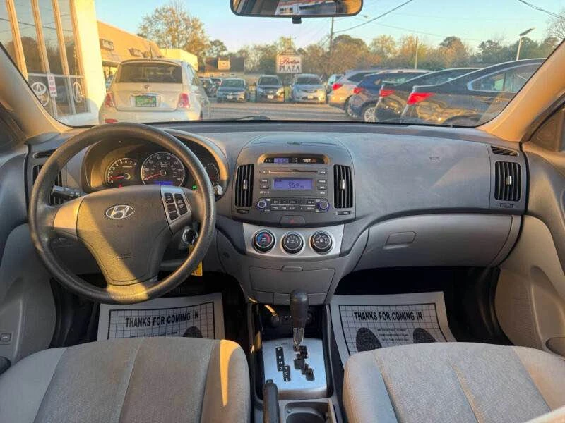 2010 Hyundai Elantra - Image 11 of 20