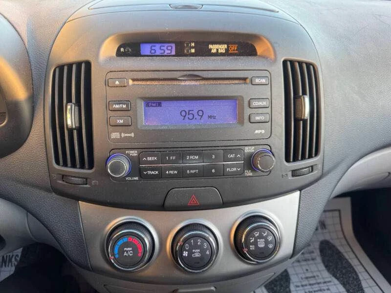 2010 Hyundai Elantra - Image 18 of 20