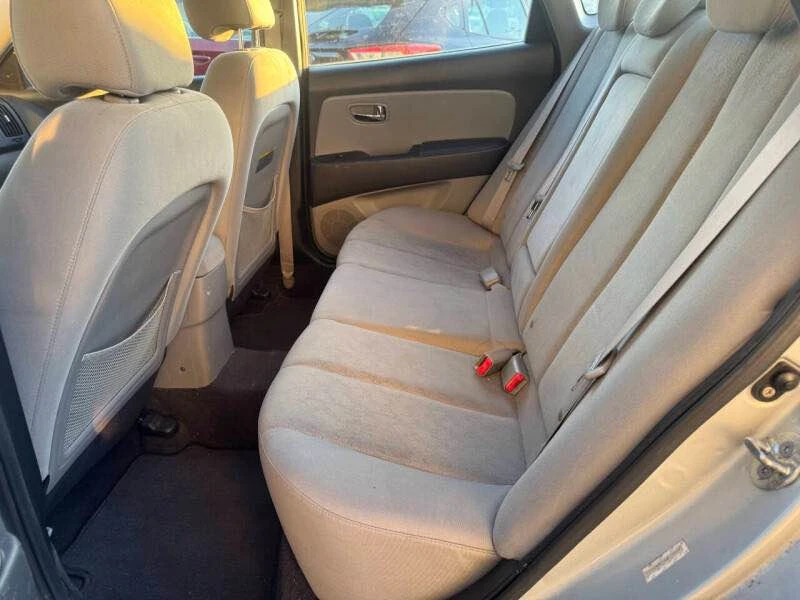 2010 Hyundai Elantra - Image 10 of 20
