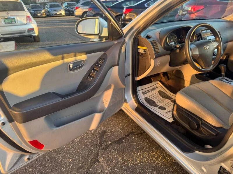 2010 Hyundai Elantra - Image 12 of 20