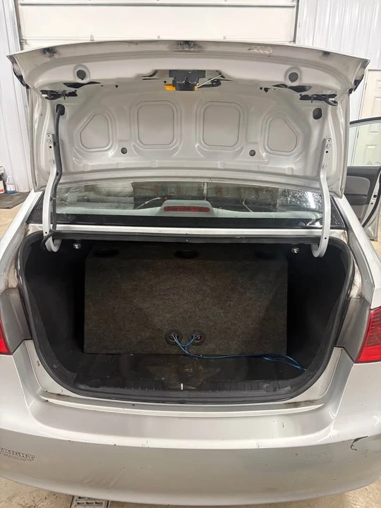 2010 Hyundai Elantra - Image 8 of 9