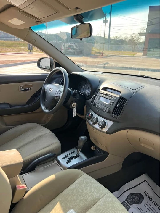 2010 Hyundai Elantra - Image 7 of 12
