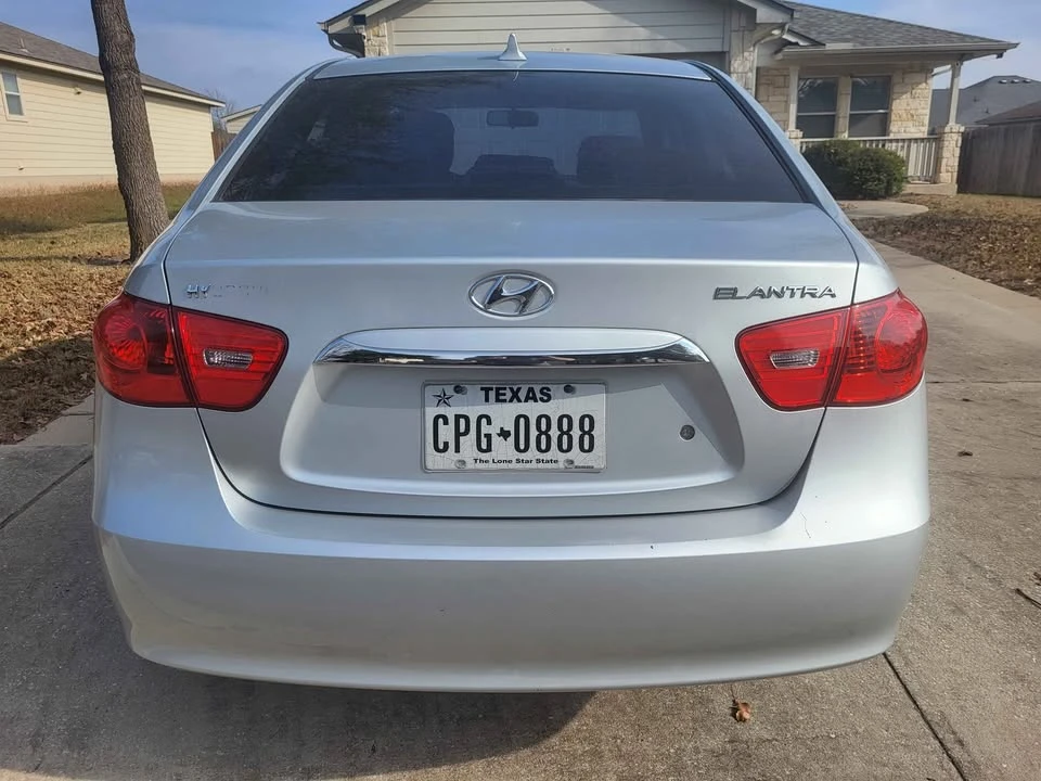 2010 Hyundai Elantra - Image 4 of 9