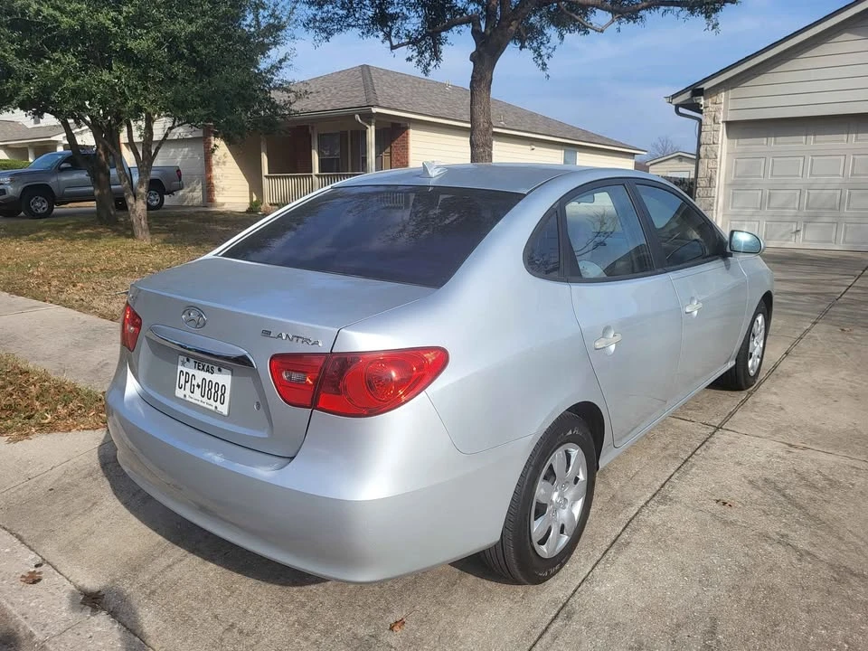 2010 Hyundai Elantra - Image 5 of 9