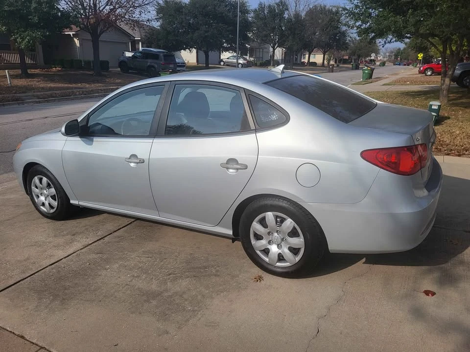 2010 Hyundai Elantra - Image 2 of 9