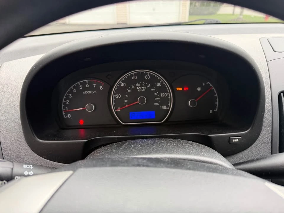2010 Hyundai Elantra - Image 3 of 14