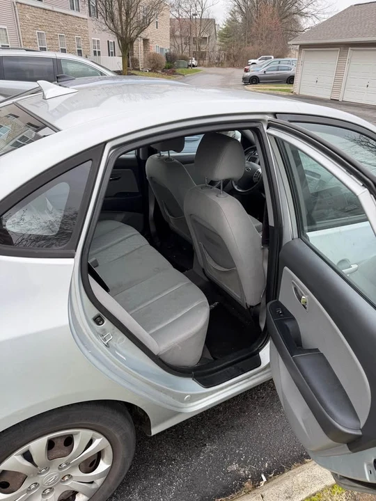 2010 Hyundai Elantra - Image 12 of 14