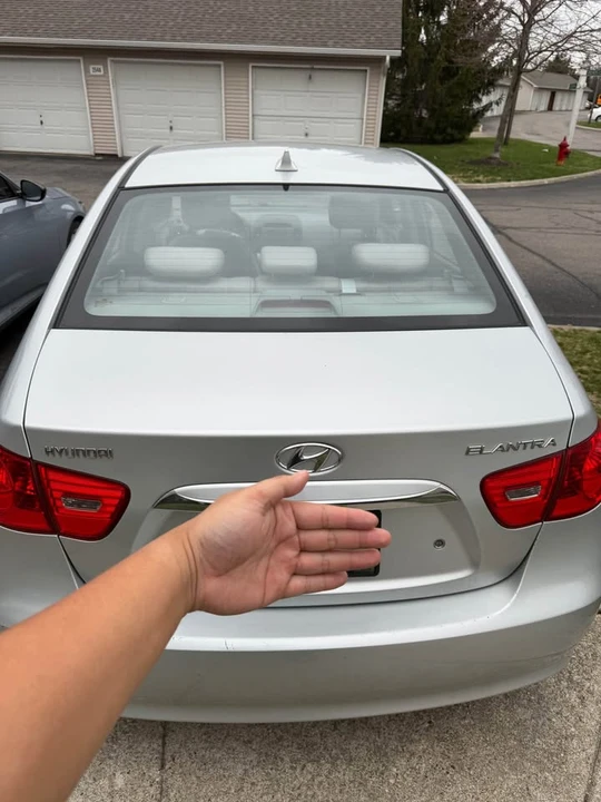 2010 Hyundai Elantra - Image 9 of 14