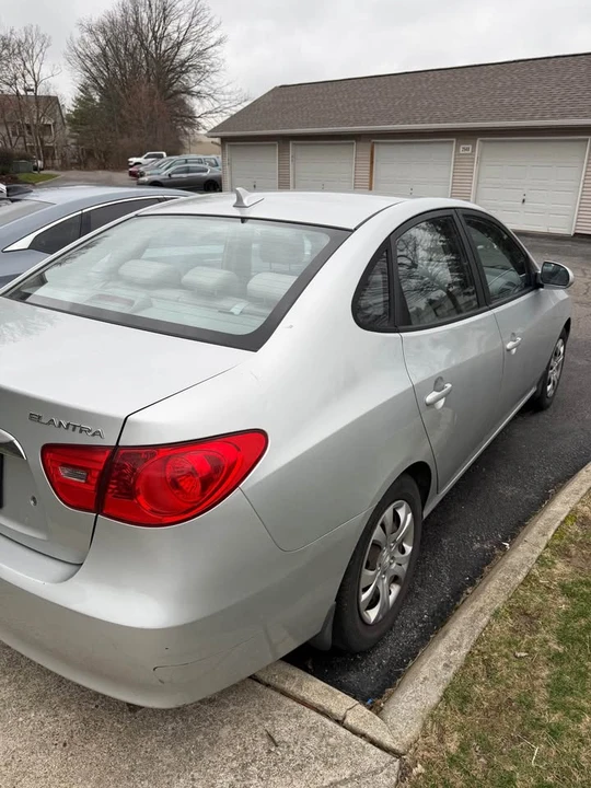 2010 Hyundai Elantra - Image 11 of 14