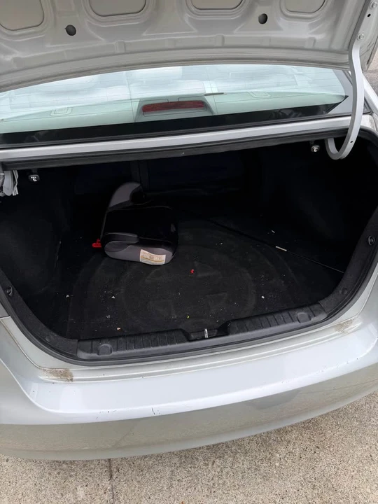 2010 Hyundai Elantra - Image 10 of 14