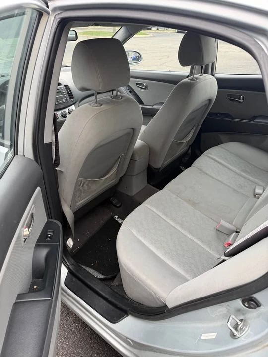 2010 Hyundai Elantra - Image 8 of 14