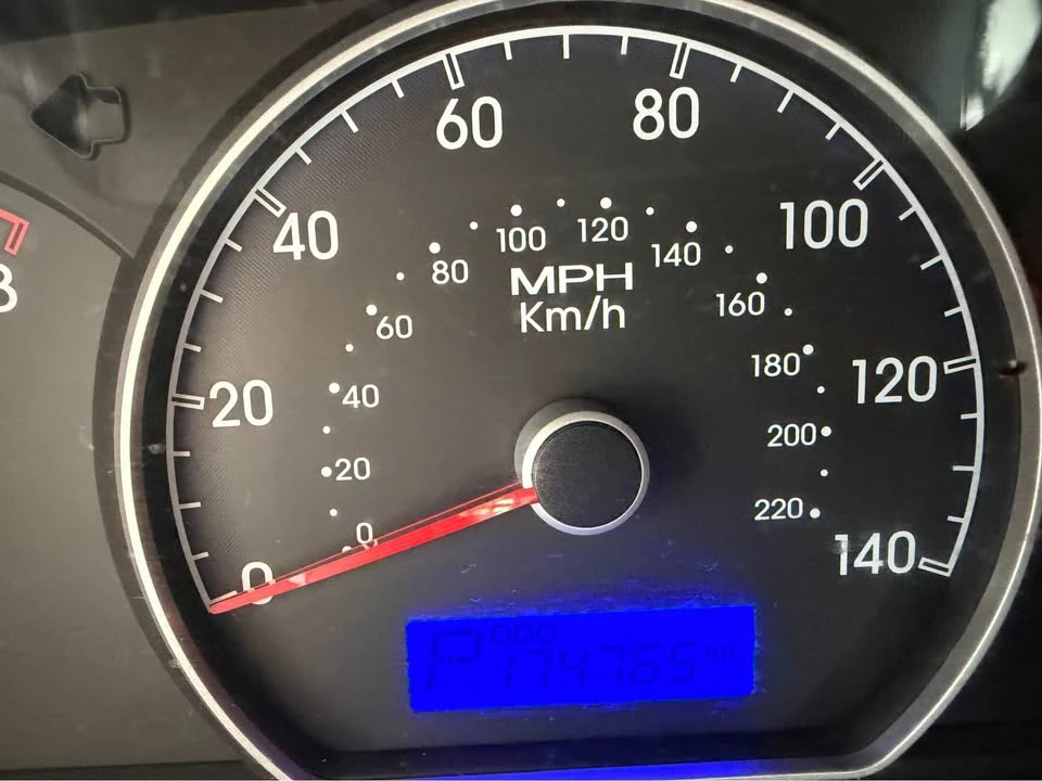 2010 Hyundai Elantra - Image 2 of 14