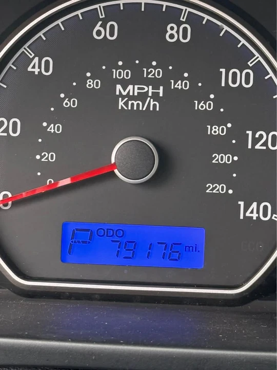 2010 Hyundai Elantra - Image 4 of 6