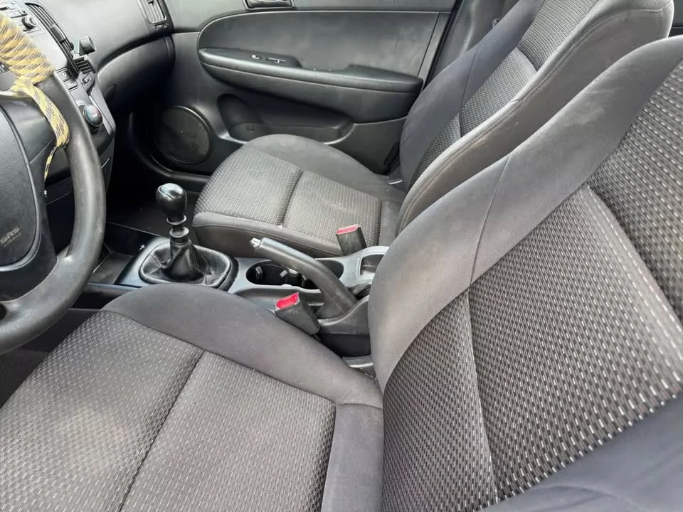 2010 Hyundai Elantra - Image 5 of 9