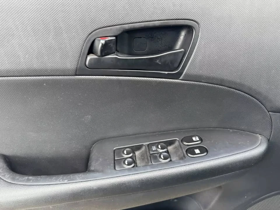2010 Hyundai Elantra - Image 8 of 9