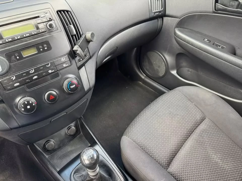2010 Hyundai Elantra - Image 6 of 9