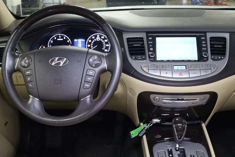 2010 Hyundai Genesis - Image 12 of 20