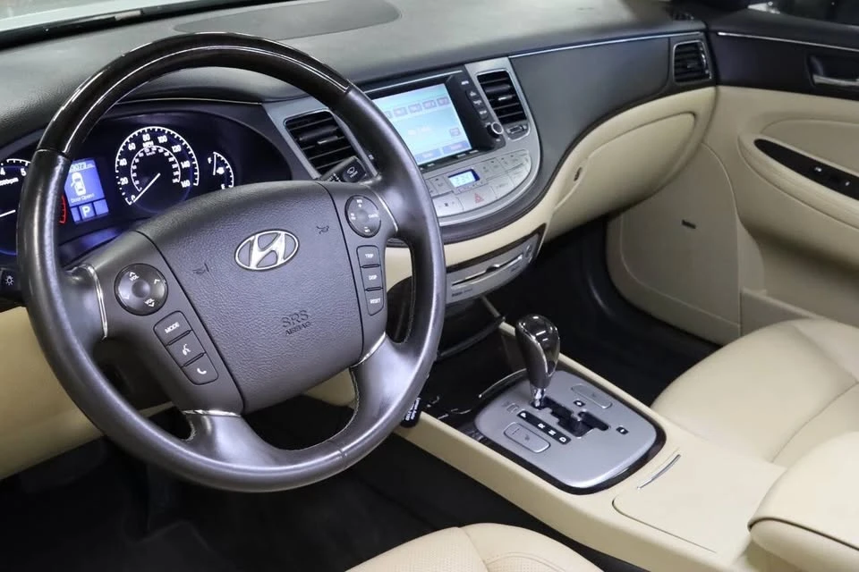 2010 Hyundai Genesis - Image 9 of 20