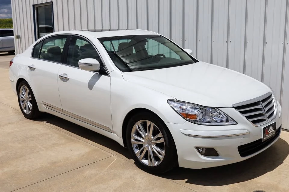 2010 Hyundai Genesis - Image 7 of 20