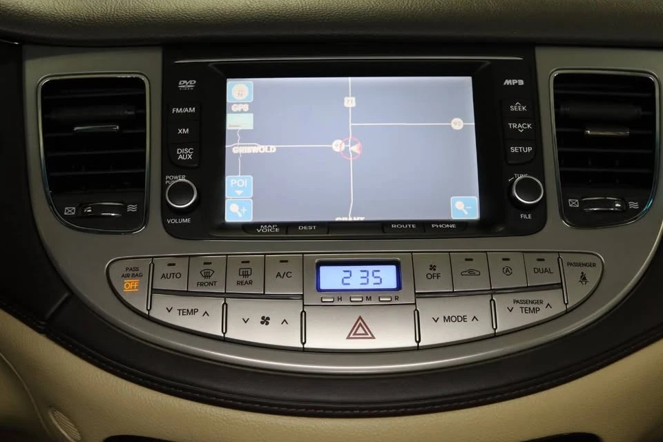 2010 Hyundai Genesis - Image 18 of 20