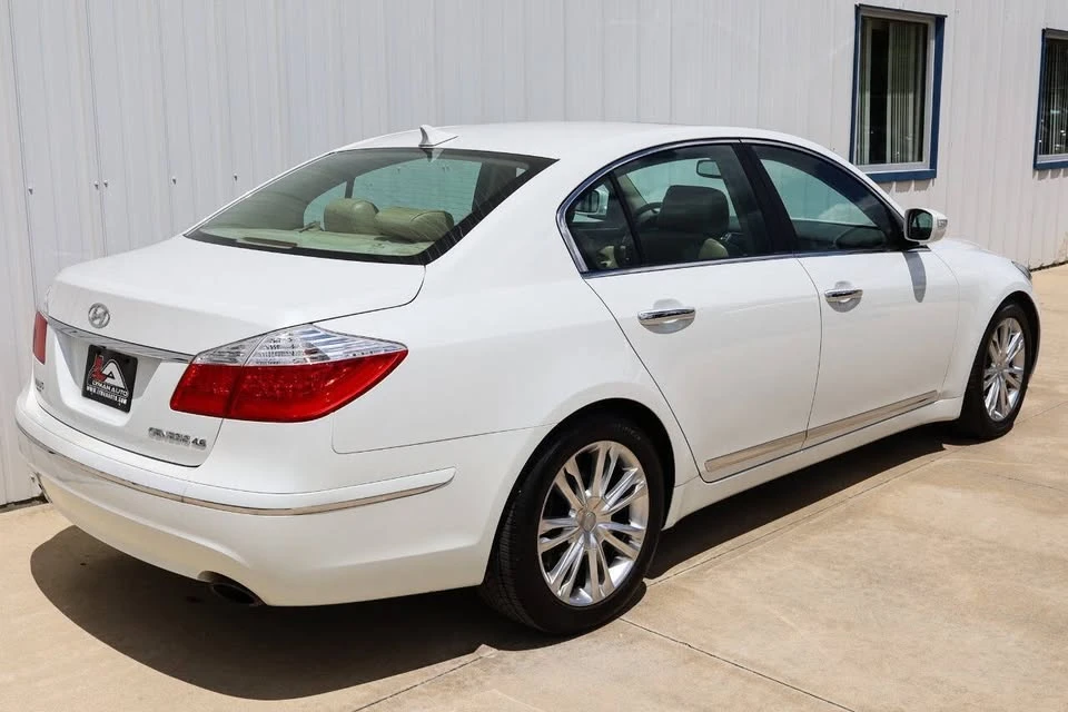 2010 Hyundai Genesis - Image 5 of 20