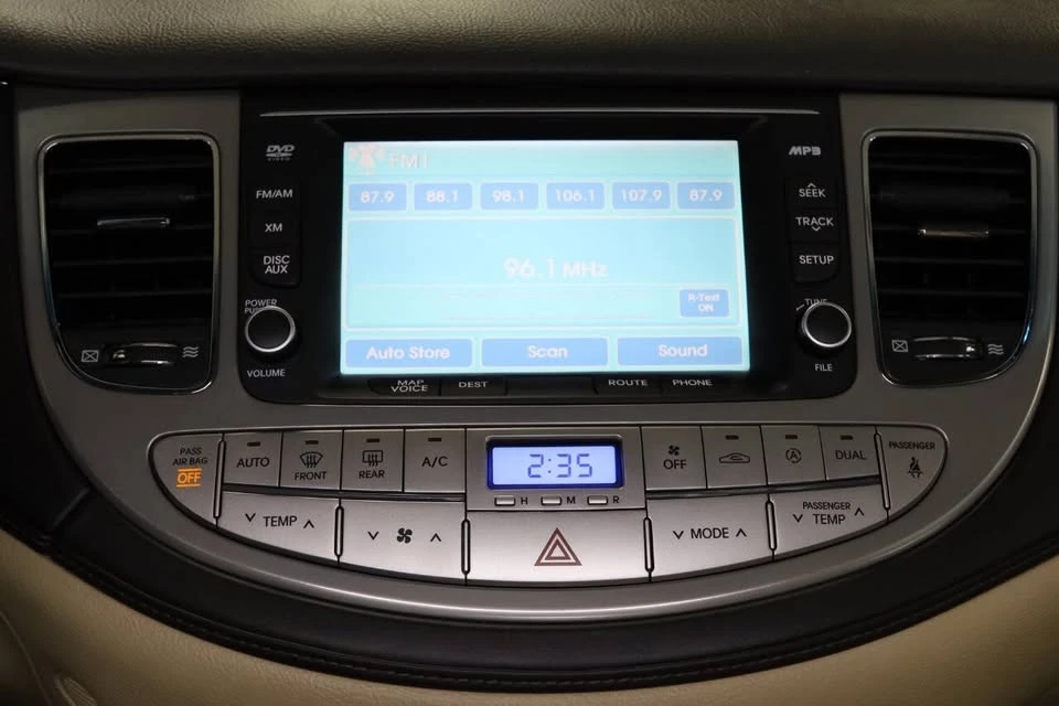 2010 Hyundai Genesis - Image 17 of 20