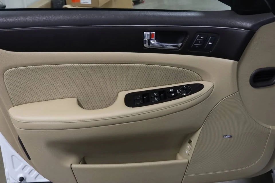 2010 Hyundai Genesis - Image 19 of 20