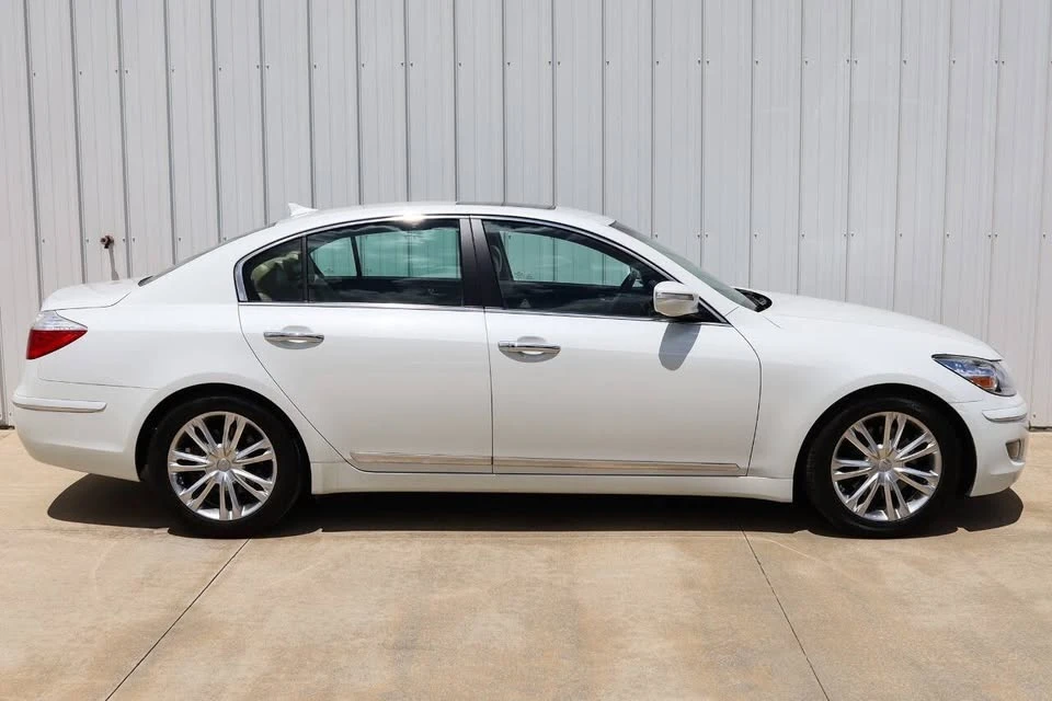 2010 Hyundai Genesis - Image 6 of 20