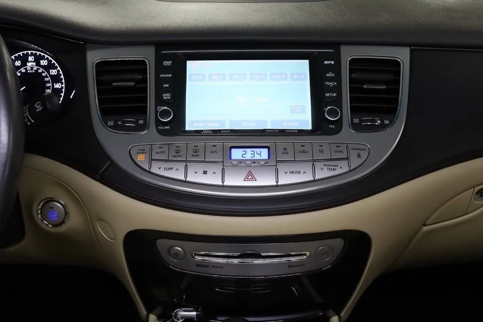 2010 Hyundai Genesis - Image 15 of 20
