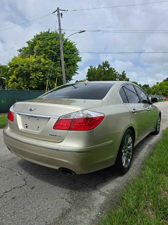 2010 Hyundai Genesis - Image 5 of 8