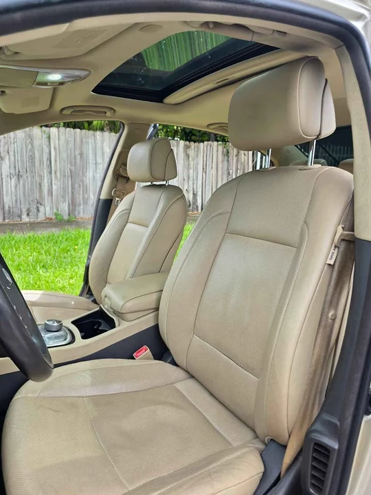 2010 Hyundai Genesis - Image 7 of 8