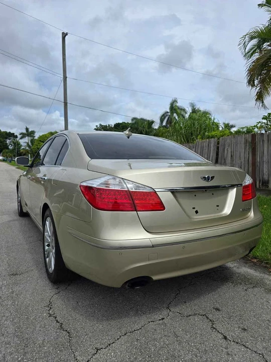 2010 Hyundai Genesis - Image 2 of 8