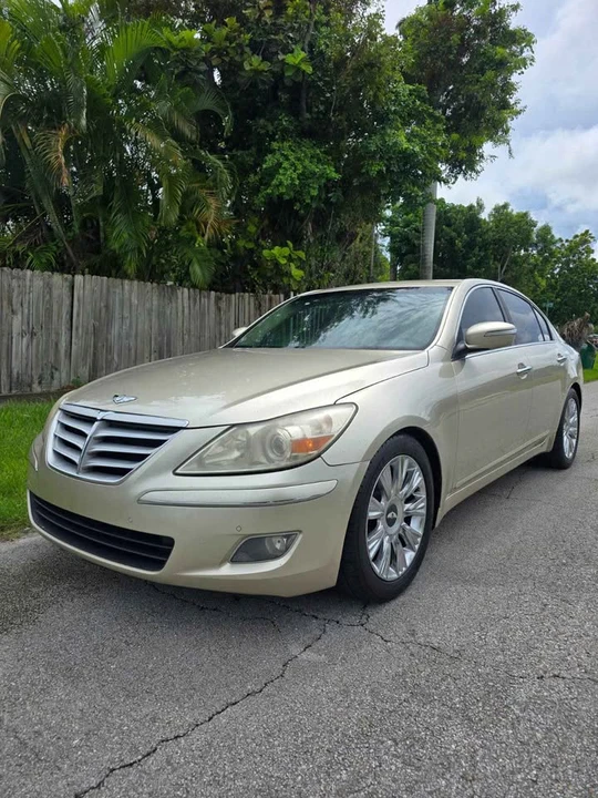 2010 Hyundai Genesis - Image 4 of 8