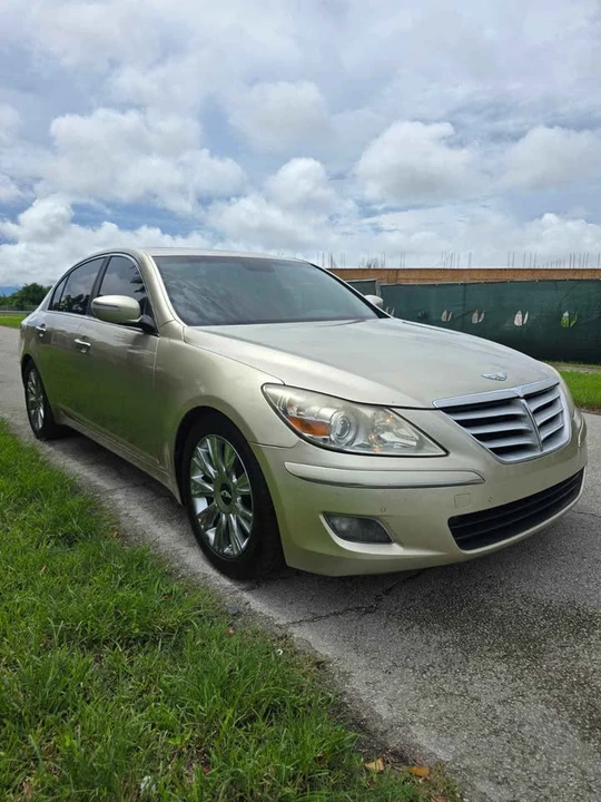 2010 Hyundai Genesis - Image 3 of 8