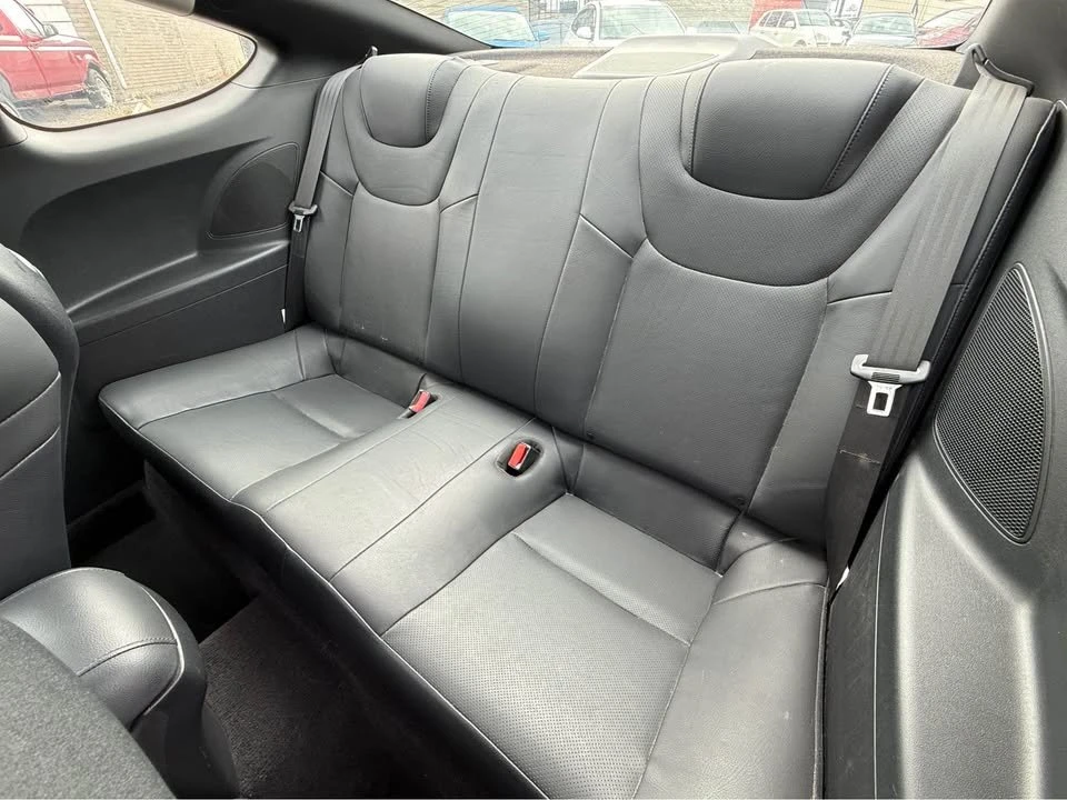 2010 Hyundai Genesis - Image 16 of 17
