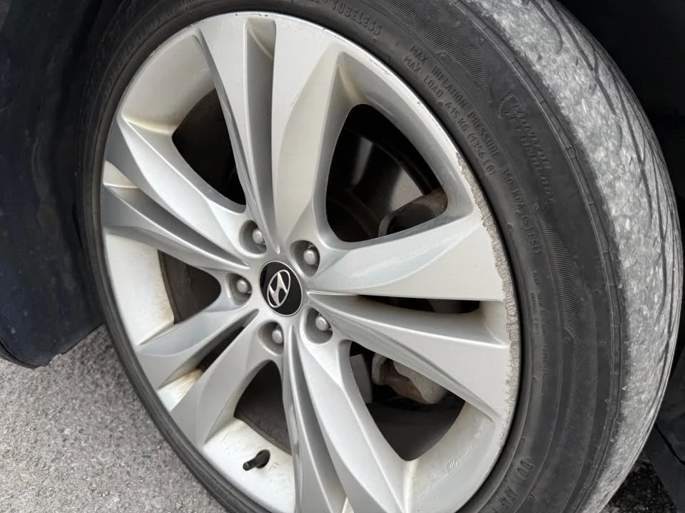 2010 Hyundai Genesis - Image 8 of 17