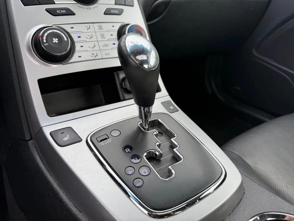 2010 Hyundai Genesis - Image 11 of 17