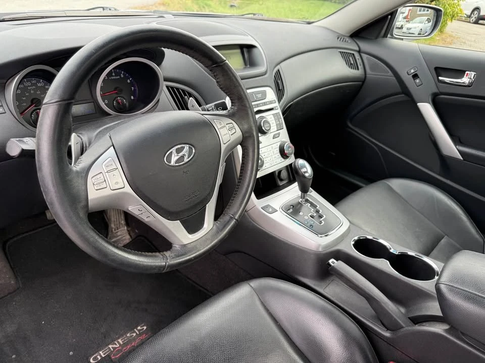 2010 Hyundai Genesis - Image 9 of 17