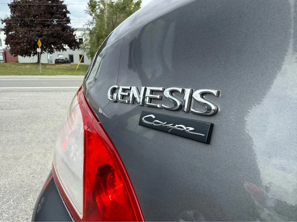 2010 Hyundai Genesis - Image 7 of 17