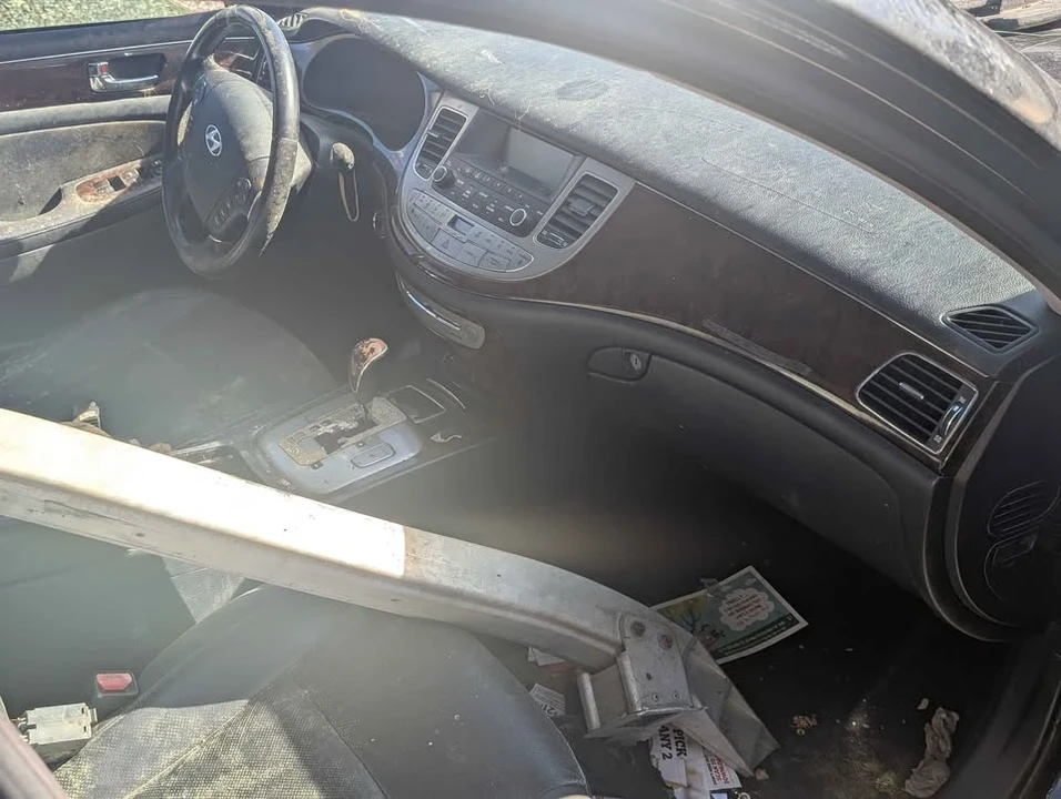 2010 Hyundai Genesis - Image 7 of 11