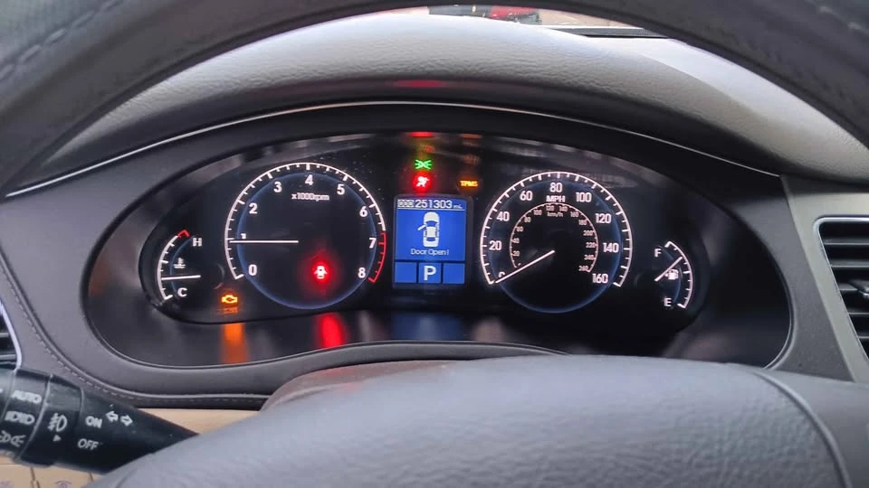 2010 Hyundai Genesis - Image 2 of 7
