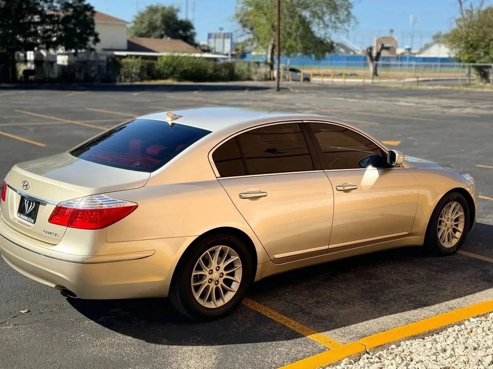2010 Hyundai Genesis - Image 7 of 11
