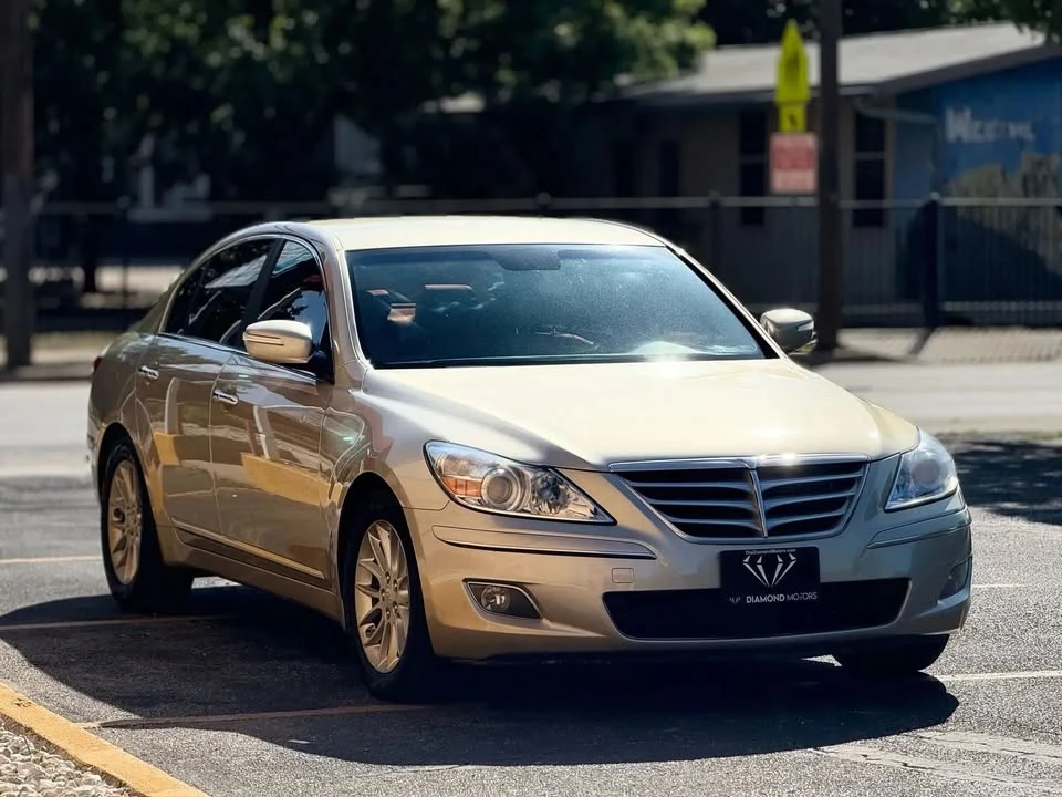 2010 Hyundai Genesis - Image 2 of 11