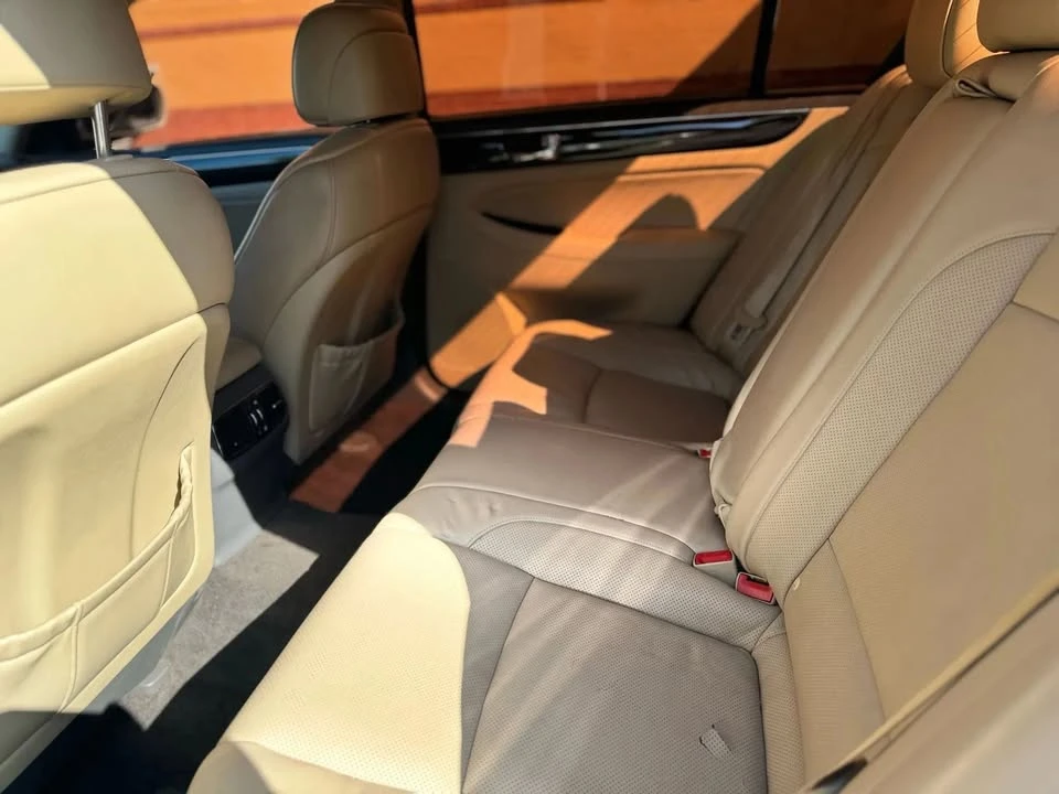 2010 Hyundai Genesis - Image 10 of 11