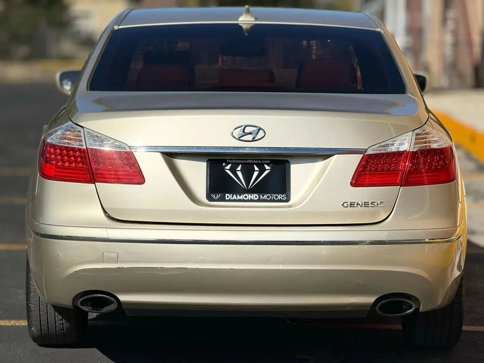 2010 Hyundai Genesis - Image 6 of 11