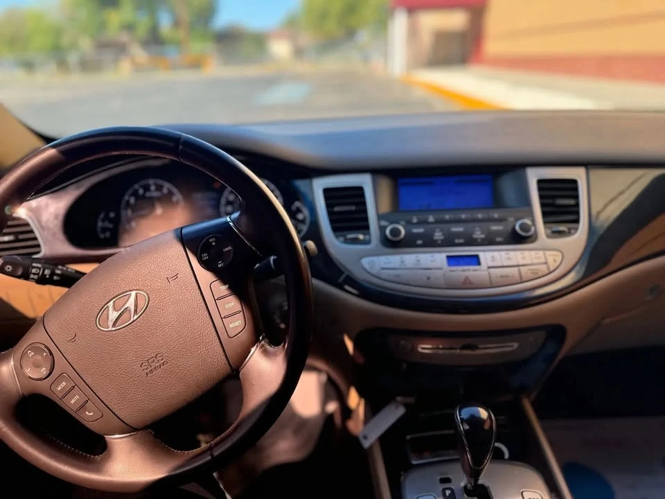 2010 Hyundai Genesis - Image 11 of 11