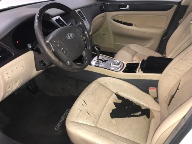 2010 Hyundai Genesis - Image 4 of 5